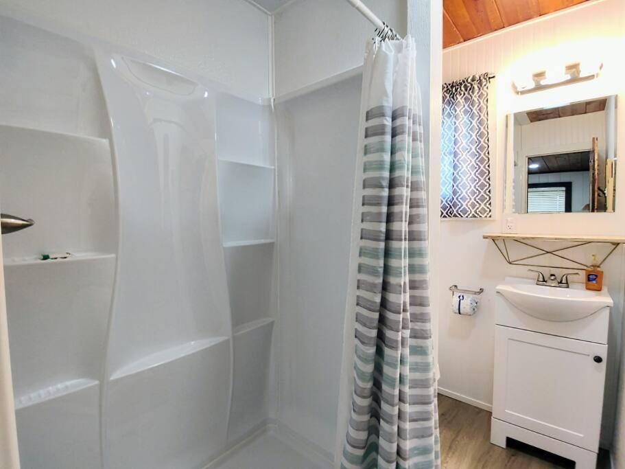 #09 - Large Lakeview One Bedroom- Pet Friendly Hot Springs Esterno foto